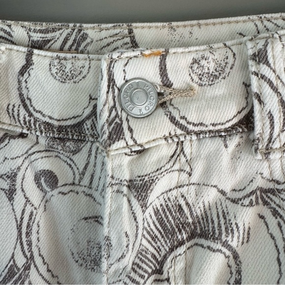 ANTHROPOLOGIE PILCRO FLORAL PRINTED JEAN SHORTS SIZE 25 - Picture 4 of 9
